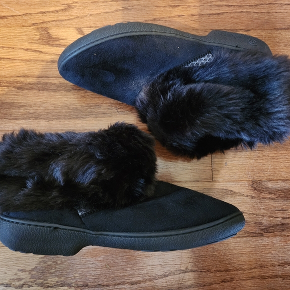 Isotoner Black Fur-Lined Ankle Booties - Picture 1 of 6